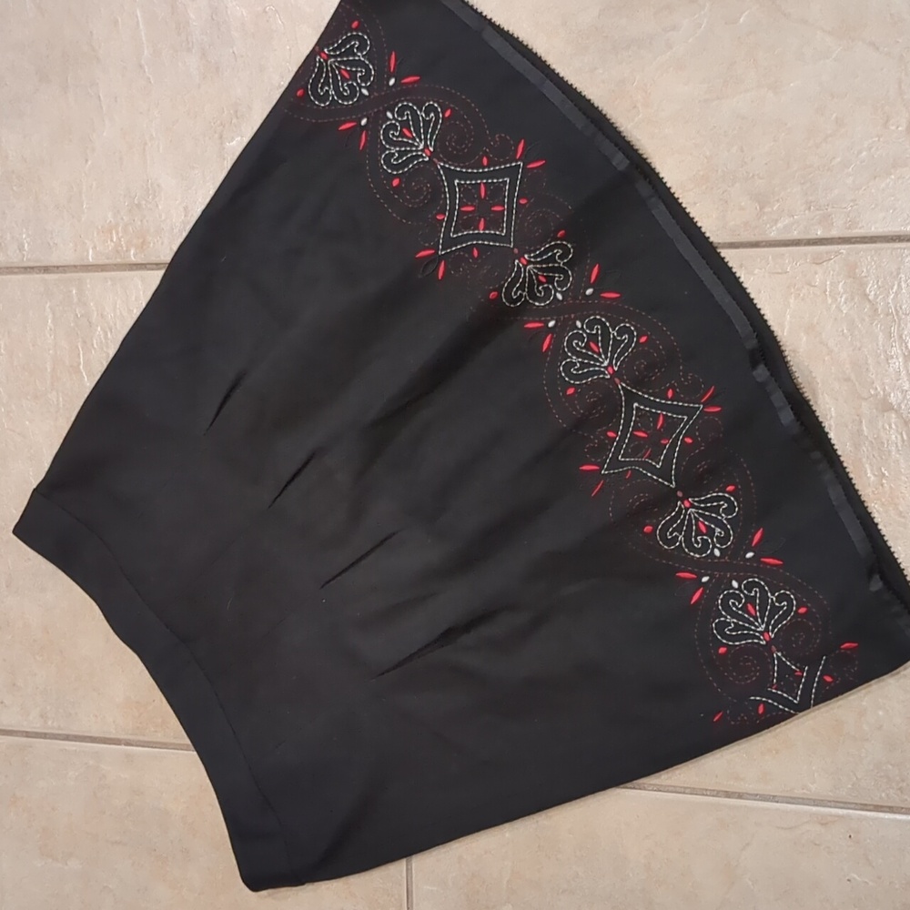 Ann Taylor Loft Pleated Skirt Red Floral Stitching Size 8